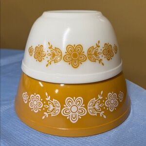 Pyrex butterfly gold Nesting Mixing Bowls Set of 2 - 402, 403